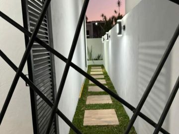 SOLARES TE ESPERA