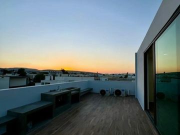 SOLARES TE ESPERA