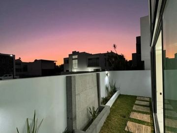 SOLARES TE ESPERA