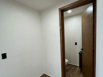 SOLARES TE ESPERA