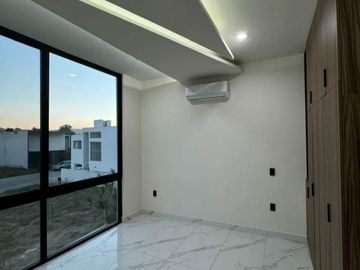 SOLARES TE ESPERA