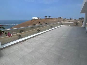 Hermosa casa con vista espectacular en Playa Palillos