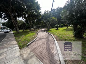 Lindo Flat frente al parque Castilla