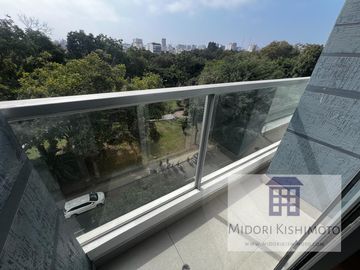 Lindo Flat frente al parque Castilla