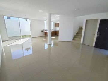 CASA EN VENTA  calle abierta Corregidora, Querétaro
