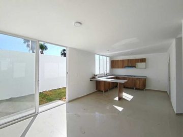 CASA EN VENTA  calle abierta Corregidora, Querétaro