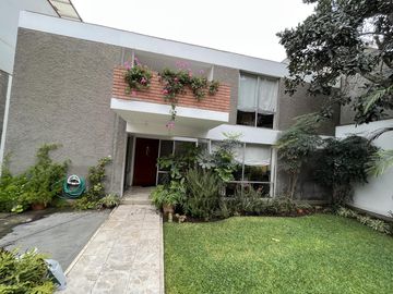 VENTA DE AMPLIA CASA EN EXCELENTE UBICACIÓN - MIRAFLORES