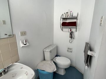 VENTA DE AMPLIA CASA EN EXCELENTE UBICACIÓN - MIRAFLORES