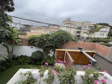 VENTA DE AMPLIA CASA EN EXCELENTE UBICACIÓN - MIRAFLORES