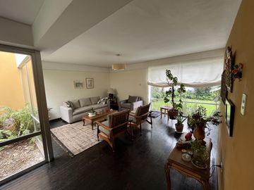 VENTA DE AMPLIA CASA EN EXCELENTE UBICACIÓN - MIRAFLORES