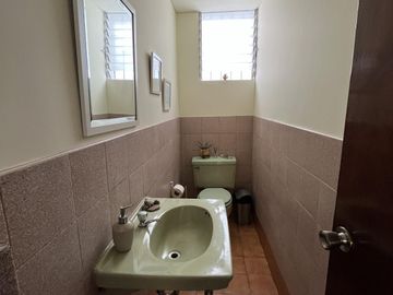 VENTA DE AMPLIA CASA EN EXCELENTE UBICACIÓN - MIRAFLORES