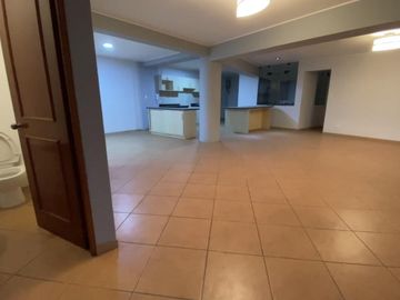 VENTA DE DEPARTAMENTO EN LAS LOMAS DE LA MOLINA.