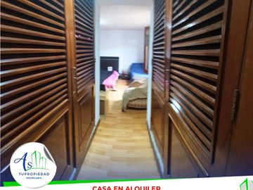 ALQUILER CASA 3 PISOS URB SAN CESAR LA MOLINA