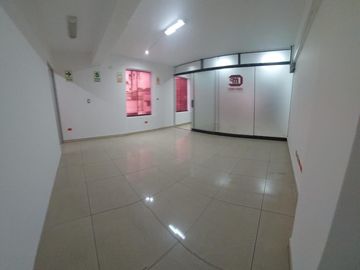 ALQUILER OFICINAS 3ER Y 4TO PISO URB LA FONTANA LA MOLINA
