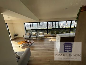 Flat en Cesar Vallejo y Arenales Altura Tip top