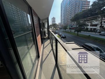 Flat en Cesar Vallejo y Arenales Altura Tip top