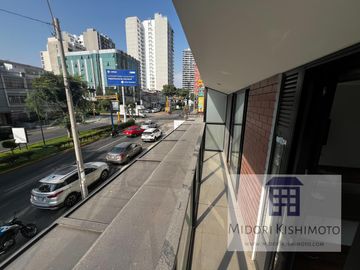 Flat en Cesar Vallejo y Arenales Altura Tip top