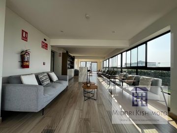 Flat en Cesar Vallejo y Arenales Altura Tip top