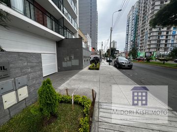 Flat en Cesar Vallejo y Arenales Altura Tip top