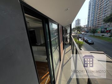 Flat en Cesar Vallejo y Arenales Altura Tip top