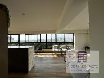 Flat en Cesar Vallejo y Arenales Altura Tip top