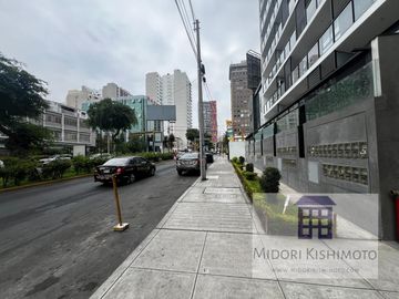Flat en Cesar Vallejo y Arenales Altura Tip top