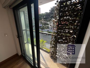 Flat en Cesar Vallejo y Arenales Altura Tip top
