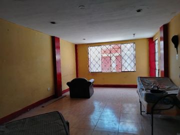 Casa de dos pisos cerca a parques en Carabayllo