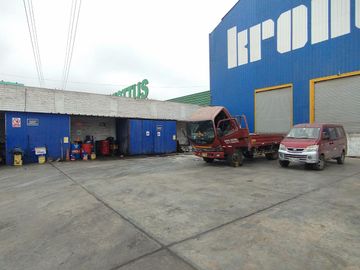 En Venta Amplio Local Industrial al costado de Tottus en Villa Maria del Triunfo