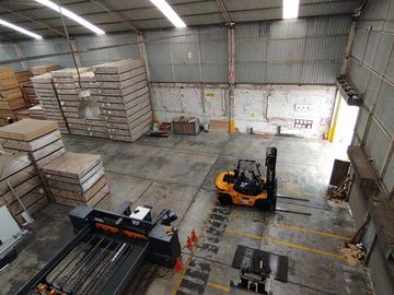 En Venta Amplio Local Industrial al costado de Tottus en Villa Maria del Triunfo