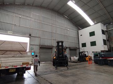 En Venta Amplio Local Industrial al costado de Tottus en Villa Maria del Triunfo