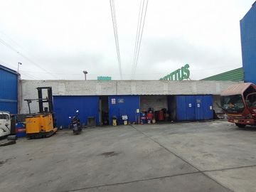 En Venta Amplio Local Industrial al costado de Tottus en Villa Maria del Triunfo