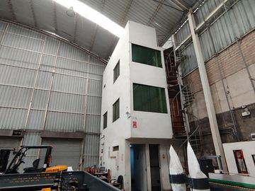 En Venta Amplio Local Industrial al costado de Tottus en Villa Maria del Triunfo