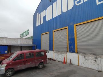 En Venta Amplio Local Industrial al costado de Tottus en Villa Maria del Triunfo