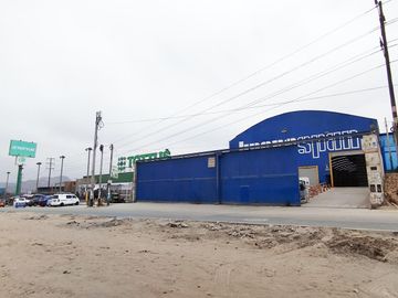 En Venta Amplio Local Industrial al costado de Tottus en Villa Maria del Triunfo