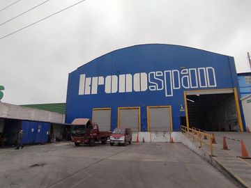 En Venta Amplio Local Industrial al costado de Tottus en Villa Maria del Triunfo