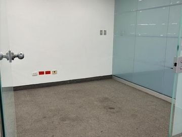 ALQUILO LOCAL COMERCIAL A 2 CDRAS DEL MERCADO CAQUETA