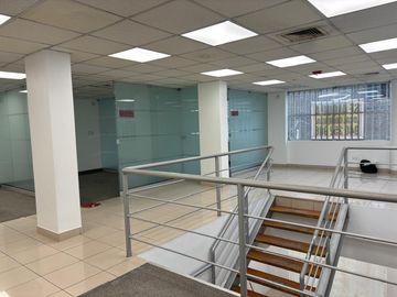 ALQUILO LOCAL COMERCIAL A 2 CDRAS DEL MERCADO CAQUETA