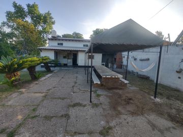 Casaquinta  en venta en Gonzalez Catan