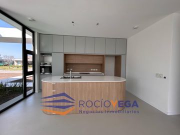 Casa -en venta en Everlinks Golf, Lujan