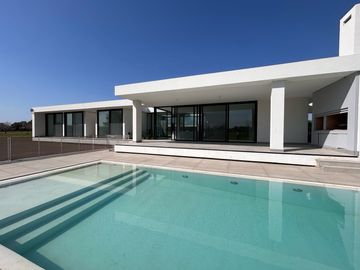 Casa -en venta en Everlinks Golf, Lujan