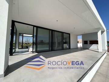 Casa -en venta en Everlinks Golf, Lujan