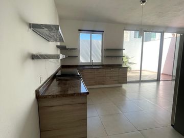 Casa a espaldas de la prepa  Tec Santa Anita