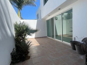 Casa a espaldas de la prepa  Tec Santa Anita