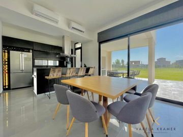VENTA CASA SAN SEBASTIAN AREA 11