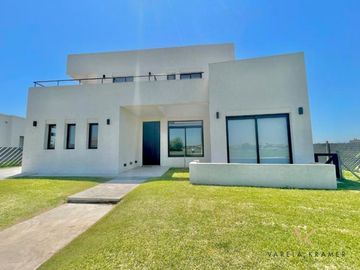 VENTA CASA SAN SEBASTIAN AREA 11
