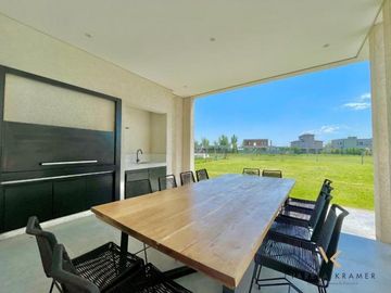 VENTA CASA SAN SEBASTIAN AREA 11