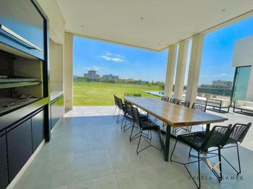 VENTA CASA SAN SEBASTIAN AREA 11