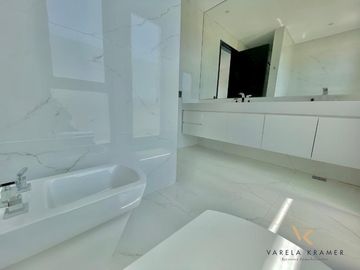 VENTA CASA SAN SEBASTIAN AREA 11