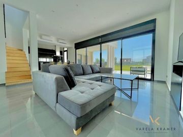 VENTA CASA SAN SEBASTIAN AREA 11